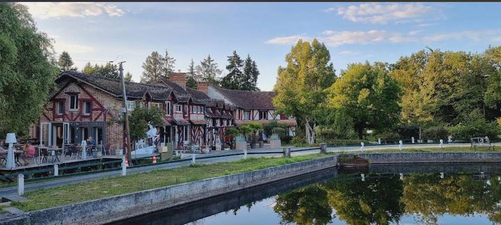 Hotel Le Moulin De Villiers à Nouan-le-Fuzelier Extérieur photo